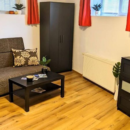 Cosy One Bedroom Flat With Free Parking & Wifi Cluj-Napoca Exterior photo